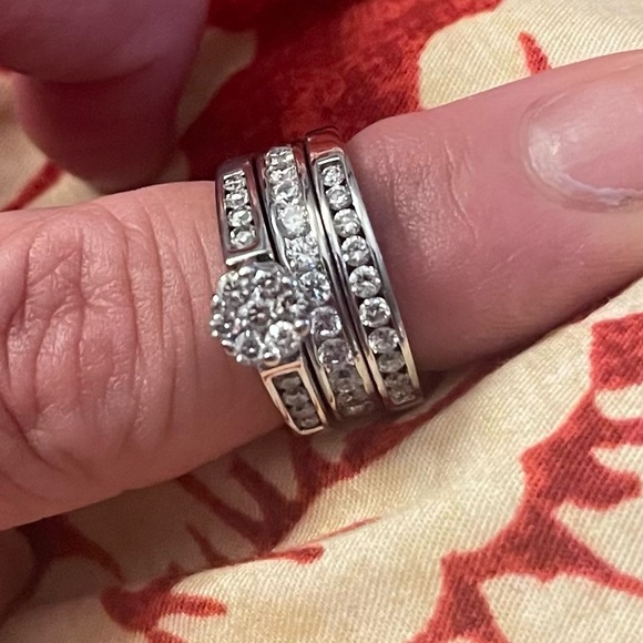 14kt white gold and diamond engagement and wedding bands. Size 6 - Picture 3 of 8